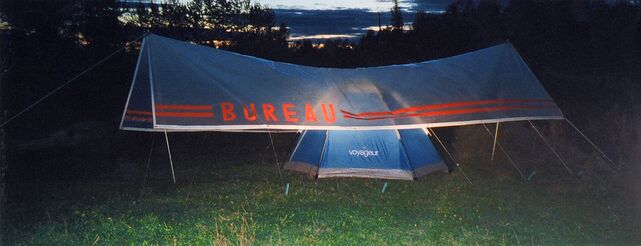 253843-aubague_bureau_appels_24canada2002.jpg