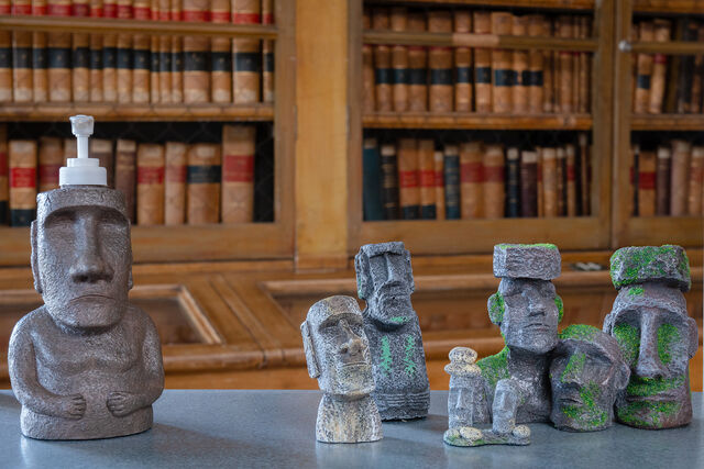 252379-marion-moai-sunset-ads-yg-moai4.jpg