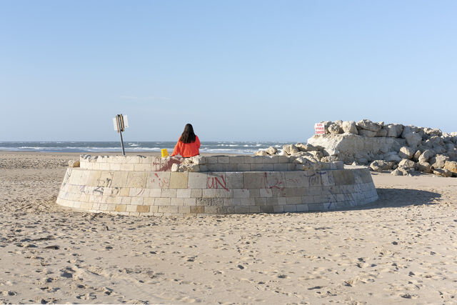 252882-marion-nos-chateaux-de-sable-ne-meurent-pas-avec-l-ete-megalomania_mes-83.jpg