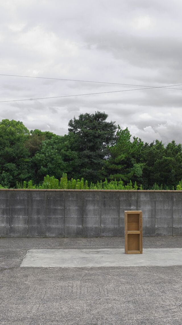 258171-hillairet_ici_la__la-bas_01_004.jpg