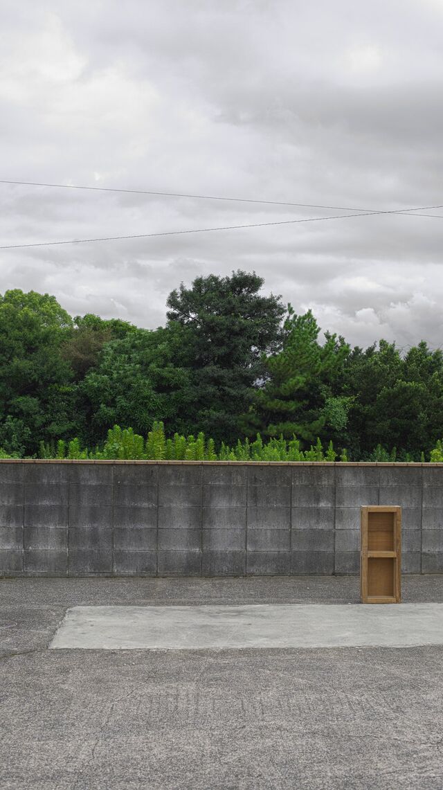 258170-hillairet_ici_la__la-bas_01_003.jpg