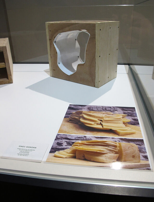 226085-jean-bonichon_au-fil-de-l-eau_nekatoenea_jumeaux_vitrine-2.jpg