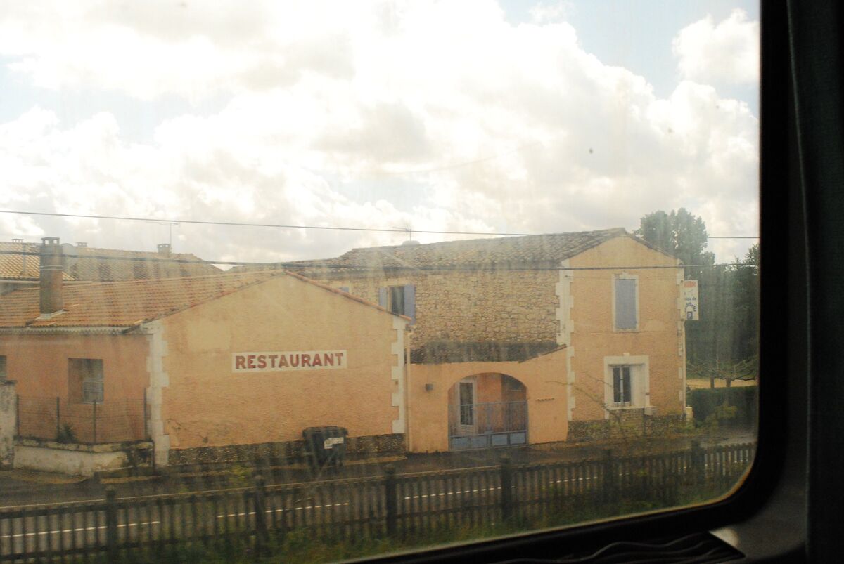 269296-monnet-les-interme_diaires-train_306.jpg