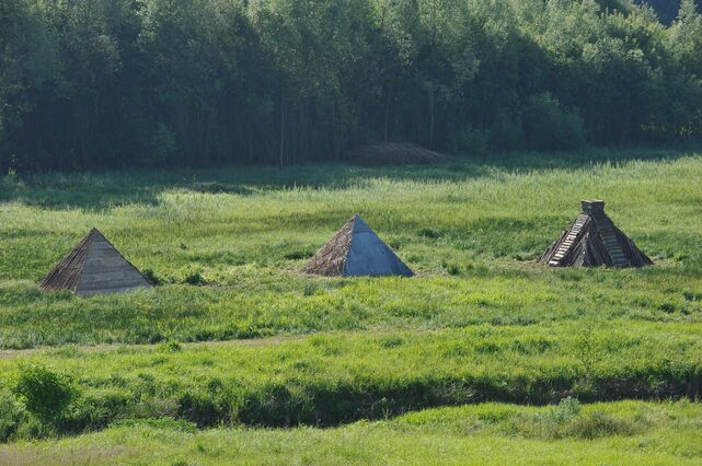 259268-le-deunff-la-grotte-sans-nom-pyramides-2011_05_05___laurent_le_deunff_c_henri_perrot_10_.jpg