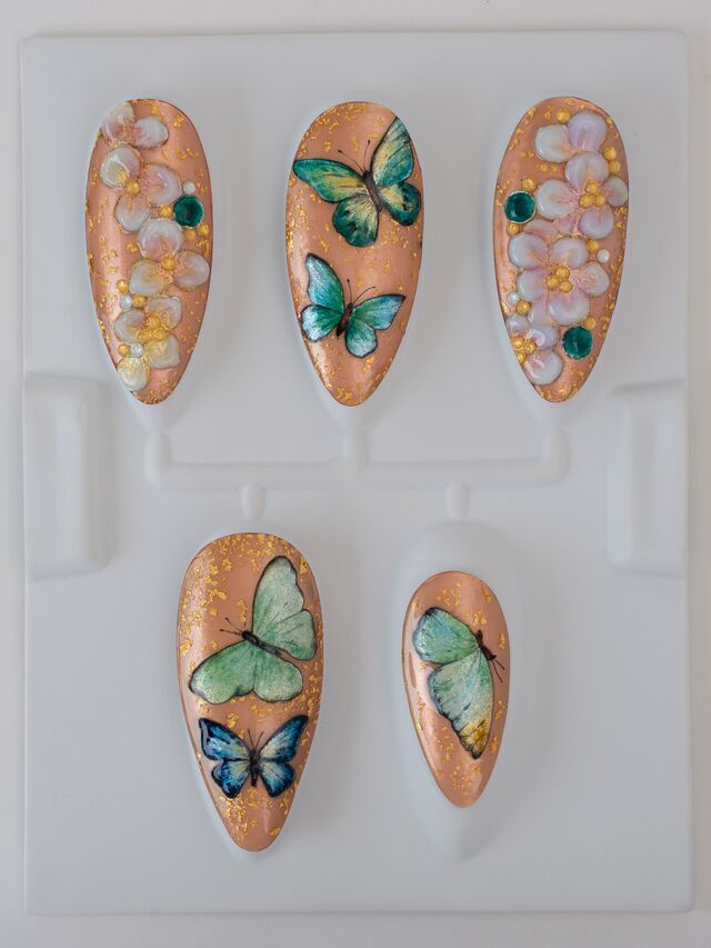 255284-sirgue-fingertips-beauty-papillon_.jpg