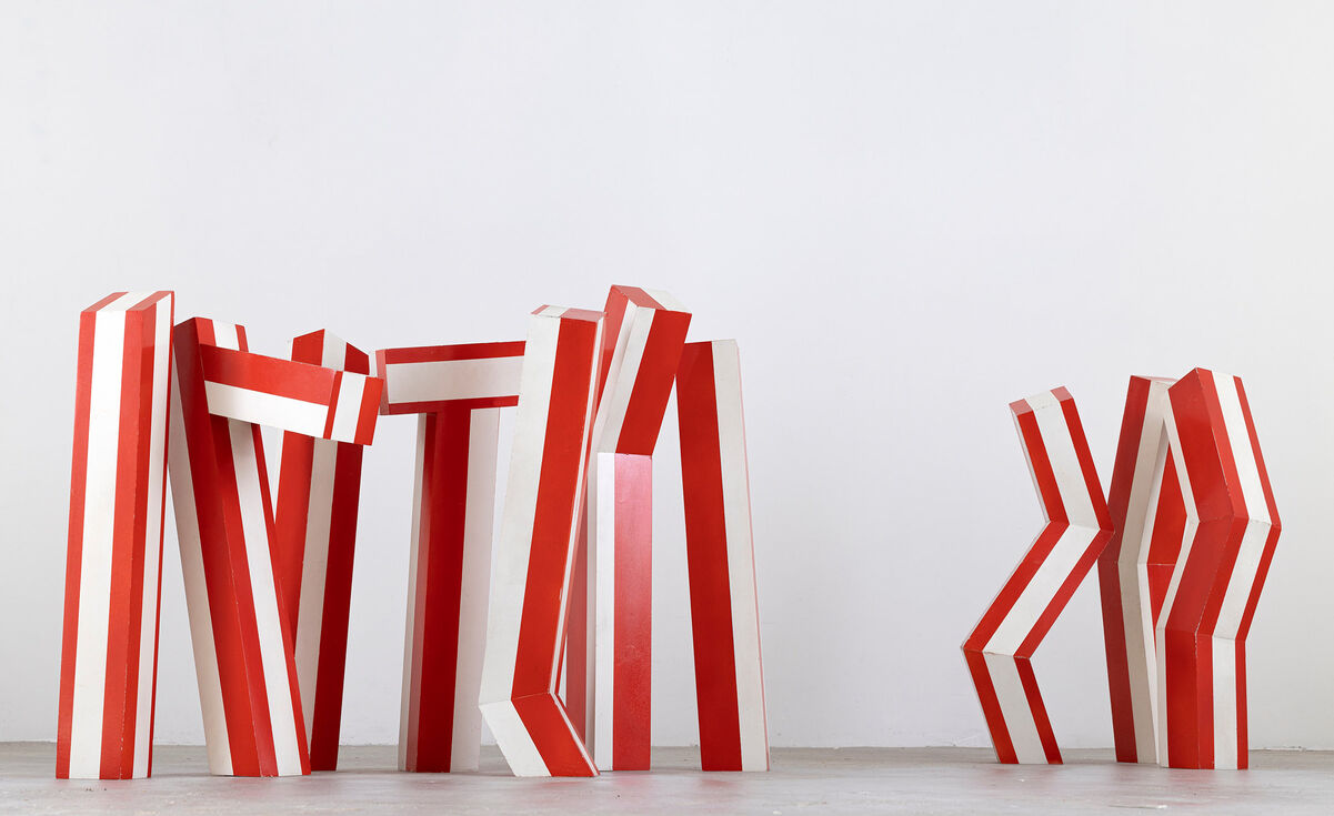 261101-3_1980__chicago_burghers_10_pieces_painted_plexiglass_56x8x8cm_chaque.jpg