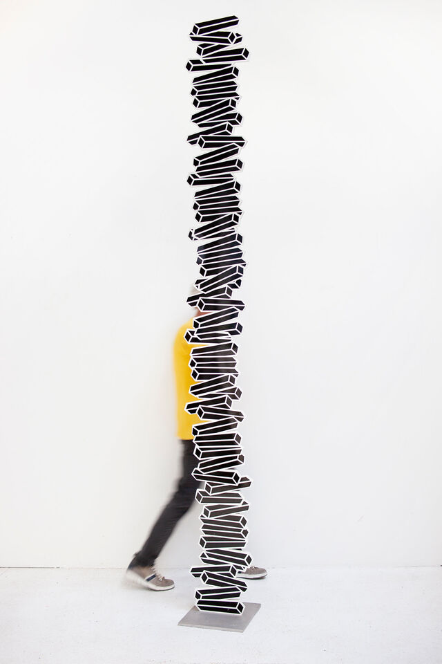 260995-clerk-9_1990_300cm.jpg