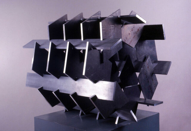 260998-clerk-10_1996__septahedron__aluminium_76x71x83cm.jpg