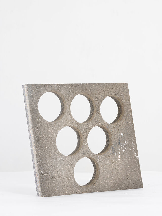 261269-clerk-18_2019_concrete_40x42x4cm_bis.jpg