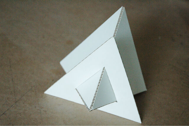 232343-dapic-jovandic_carton-blanc_2_trouglasti.jpg
