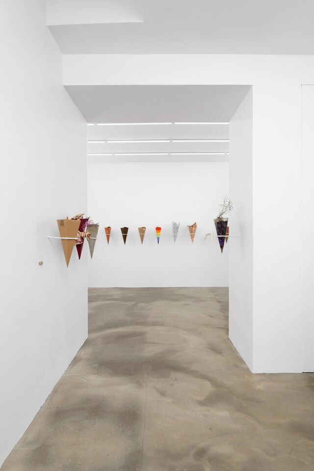 262255-defraine-for-some-bags-under-the-eyes-for_some_bags_under_the_eyes_2021_exhibition_view_1_.jpg