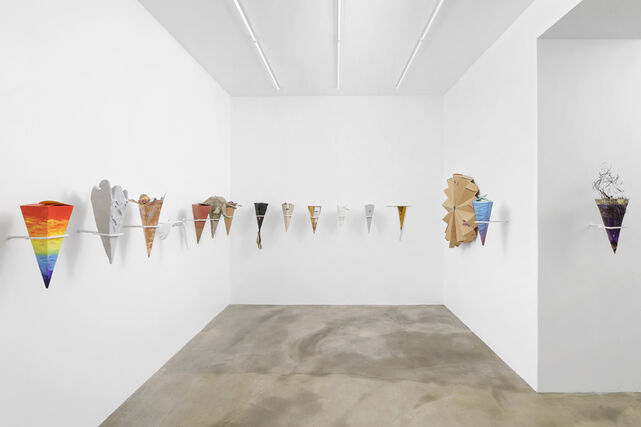 262258-defraine-for-some-bags-under-the-eyes-for_some_bags_under_the_eyes_2021_exhibition_view_5_.jpg