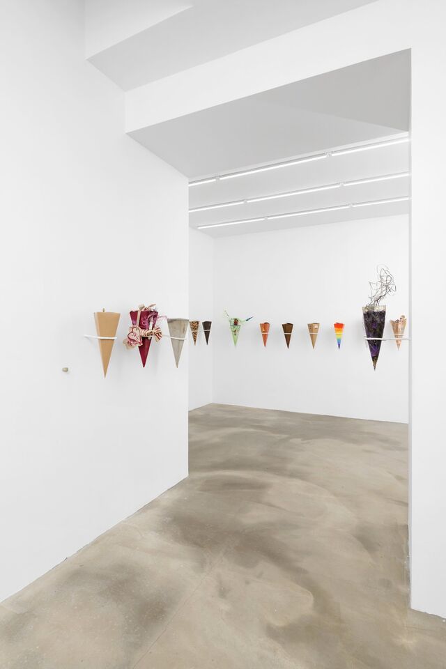 262257-defraine-for-some-bags-under-the-eyes-for_some_bags_under_the_eyes_2021_exhibition_view_2_.jpg